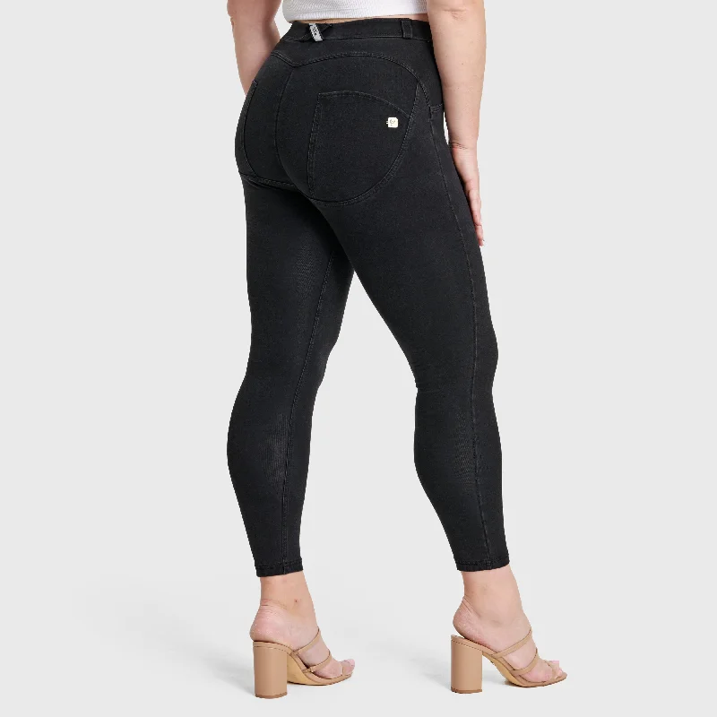 WR.UP® Curvy Denim - High Waisted - 7/8 Length - Black + Black Stitching